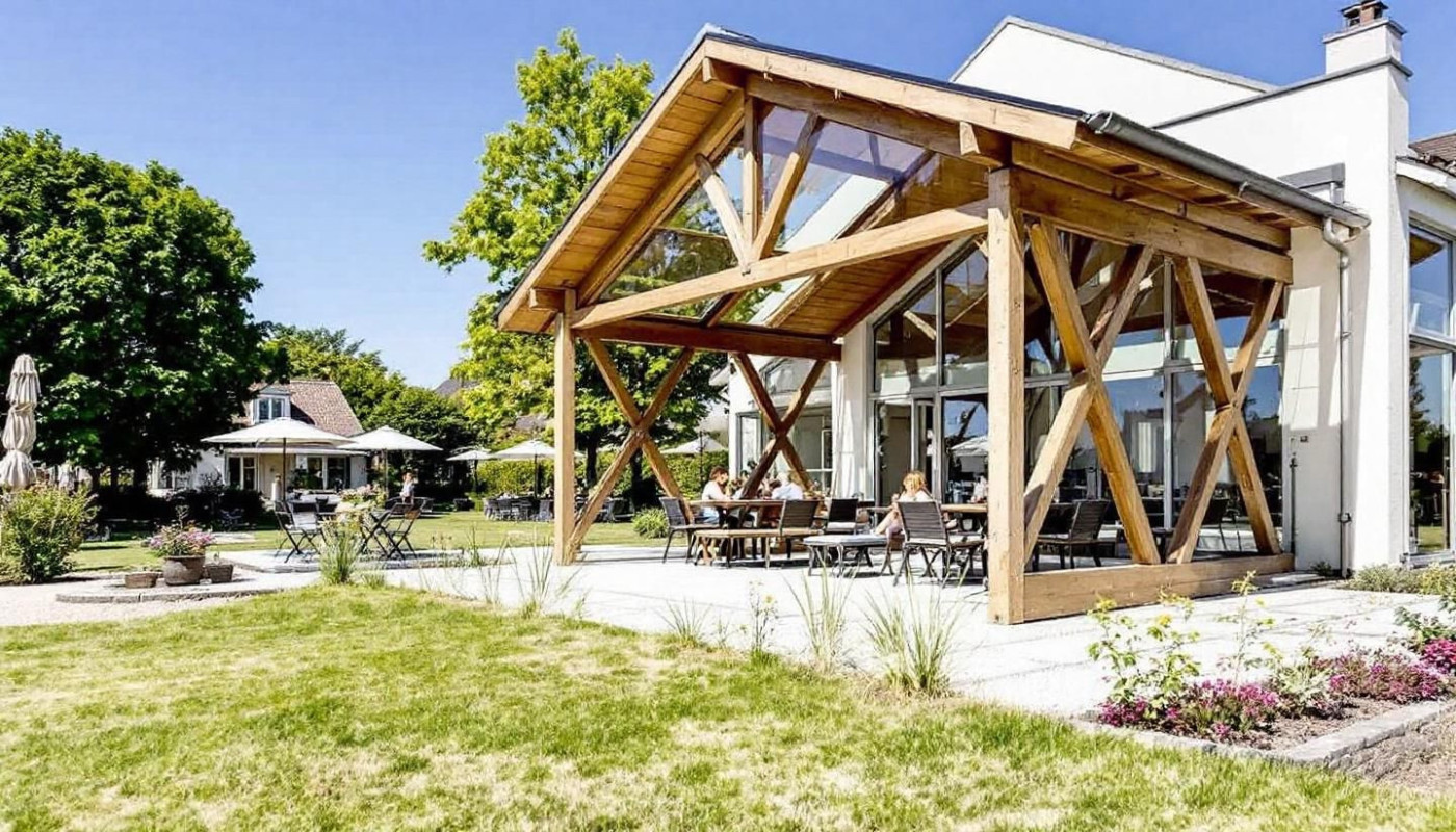 Comment un abri de piscine français peut dynamiser l'économie locale ?